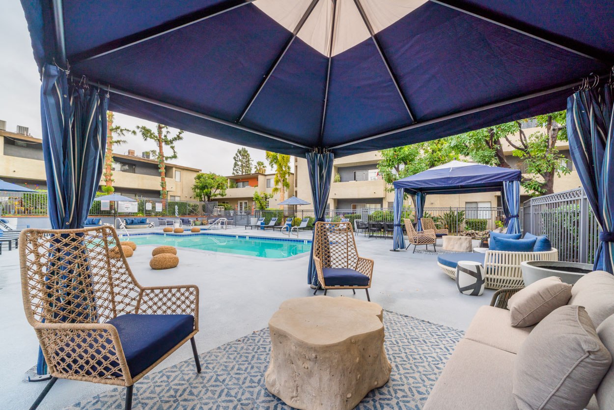 The Lodge At Porter Ranch Apartments